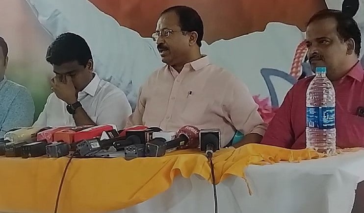 മറുപടി ആര്‍എസ്എസ് തന്നെ പറയും; ശിവശങ്കരന്റെ അതേ റോളാണ് അജിത് കുമാറിനെന്ന് വി മുരളീധരന്‍